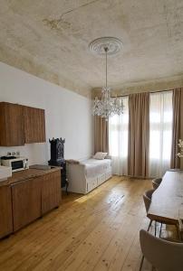 Ένα ή περισσότερα κρεβάτια σε δωμάτιο στο Apartmá Adina 1905