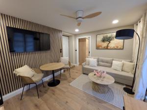 a living room with a couch and a table at BOMBONIERKA Apartamenty in Krynica Zdrój