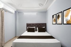 a bedroom with a bed in a white room at Hotel O STAR GALAXY in Bhauli +21 photos