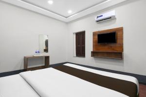 TV a/nebo společenská místnost v ubytování Hotel O Smriti Villa + 24 fotografií