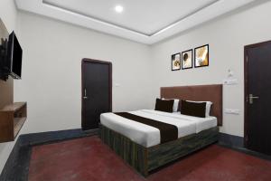 Postel nebo postele na pokoji v ubytování Hotel O Smriti Villa