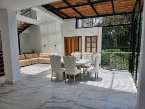 Posezení v ubytování The View Modern Mansion VIP El Mirador Senaventura