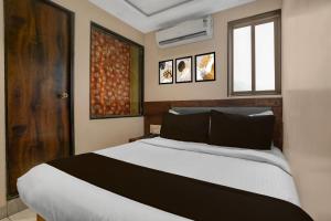 Postel nebo postele na pokoji v ubytování Hotel O Kurla Formerly Prince Palace + 41 fotografií