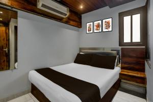 Postel nebo postele na pokoji v ubytování Hotel O Kurla Formerly Prince Palace