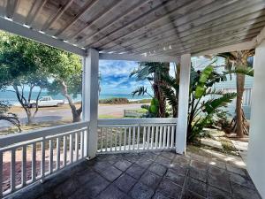 a porch with a view of the beach at Beachfront Apartment in Tergniet