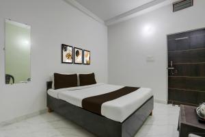 Giường trong phòng chung tại Hotel O Nandan Palace