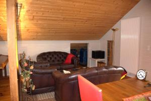 TV a/nebo společenská místnost v ubytování Moderne Ferienwohnung in Mastershausen - 140qm