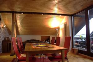 Posezení v ubytování Moderne Ferienwohnung in Mastershausen - 140qm + 23 fotografií