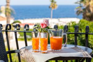 アーチ・カステッロにあるVilla Ortensiaのオレンジジュース2杯
