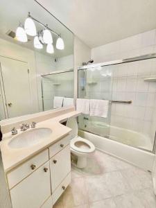 a bathroom with a sink and a toilet and a shower at Waterfront Apartment Minutes to San Francisco in Emeryville