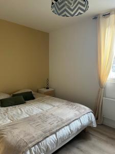 Postel nebo postele na pokoji v ubytování des 2 vallées de chablis