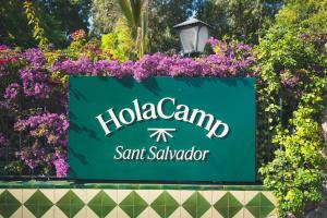 科马鲁加HolaCamp Sant Salvador的霍拉营地圣萨尔瓦托的标志