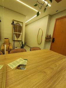a conference room with a wooden table and chairs at Apartment Praia Clube Uberlandia in Uberlândia