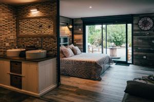 Ένα ή περισσότερα κρεβάτια σε δωμάτιο στο La toulousaine