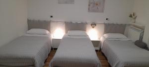 Postel nebo postele na pokoji v ubytování Cristel malpensa room