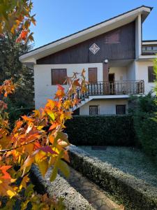 a house with a balcony in front of it at Arcinazzohouse in Canterano