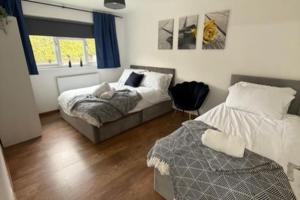 Postel nebo postele na pokoji v ubytování Luxe Leamington Spa Retreat