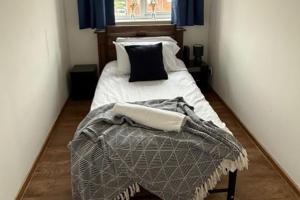 Postel nebo postele na pokoji v ubytování Luxe Leamington Spa Retreat