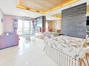 Posezení v ubytování Strategic 3BR Thamrin Residence + 33 fotografií