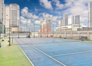 Tenis a/nebo squash v ubytování Strategic 3BR Thamrin Residence nebo okolí