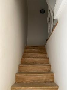 a stairwell with wooden stairs in a house at Cancale, vue mer, accès direct sur la baie du Mont-Saint-Michel in Cancale