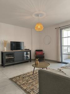 Μια τηλεόραση ή/και κέντρο ψυχαγωγίας στο Port de Bonifacio