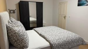 Postel nebo postele na pokoji v ubytování CJ Apartment