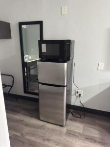 Η κουζίνα ή μικρή κουζίνα στο Motel 6-Enfield, CT - Hartford