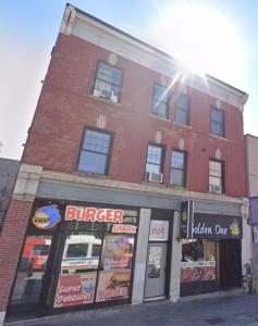 Το κτήριο όπου στεγάζεται  το διαμέρισμα