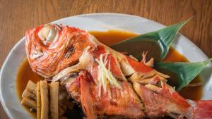 Jídlo v ryokanu nebo okolí