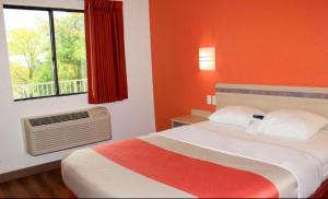 Ένα ή περισσότερα κρεβάτια σε δωμάτιο στο Motel 6-Enfield, CT - Hartford