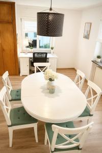 Η κουζίνα ή μικρή κουζίνα στο Rheinblick und Yachthafen mit privatem Stellplatz +7 φωτογραφίες