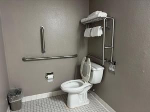 Ένα μπάνιο στο Motel 6-Enfield, CT - Hartford +28 φωτογραφίες