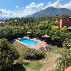 an aerial view of a swimming pool with mountains in the background at Pa-kuas del Uritorco in Capilla del Monte
