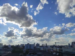 a view of a city with clouds in the sky at Apartamento com suíte no bairro de Santa Monica in Uberlândia