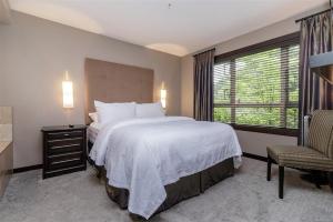 Postel nebo postele na pokoji v ubytování Stylish Family Condo at Beachfront Resort