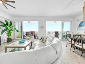 Χώρος καθιστικού στο Sandpipers Cove 602