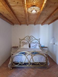 Postel nebo postele na pokoji v ubytování The Cave of Heart