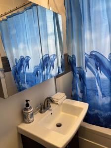 Ένα μπάνιο στο Suitestay Apartments Hotel +53 φωτογραφίες