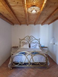 Postel nebo postele na pokoji v ubytování The Cave of Heart