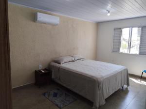 a bedroom with a bed and a window at Apto Dom Pedrito in Dom Pedrito
