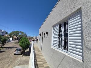 a building with a window on the side of it at Apto Dom Pedrito in Dom Pedrito