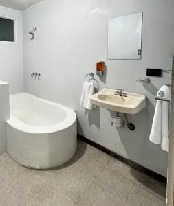 Ένα μπάνιο στο Aloha Sleep Inn