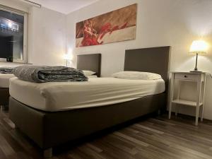 a bedroom with two beds and a painting on the wall at Fiddelhof in Bad Hersfeld