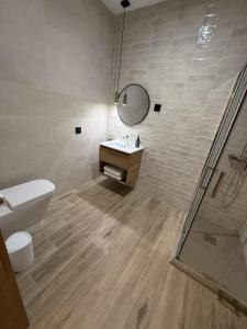 a bathroom with a toilet and a sink and a shower at Be RELAX TORREJON in Torrejón de Ardoz