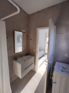 Ένα μπάνιο στο Aurora Galini - Aqua Serenity Stay