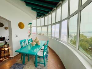 Χώρος καθιστικού στο Luxury Marina-View Pent-House