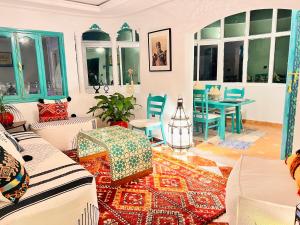 Χώρος καθιστικού στο Luxury Marina-View Pent-House