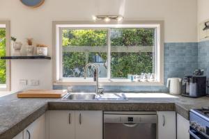 Kuchyň nebo kuchyňský kout v ubytování Sand & Soul by Waiheke Pure + 57 fotografií