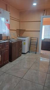 Η κουζίνα ή μικρή κουζίνα στο Apartamento La Fortuna #2 +6 φωτογραφίες